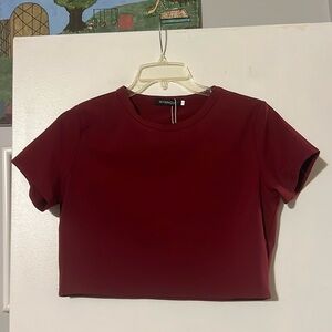 Wynnque wine color short sleeve crop top NWT
